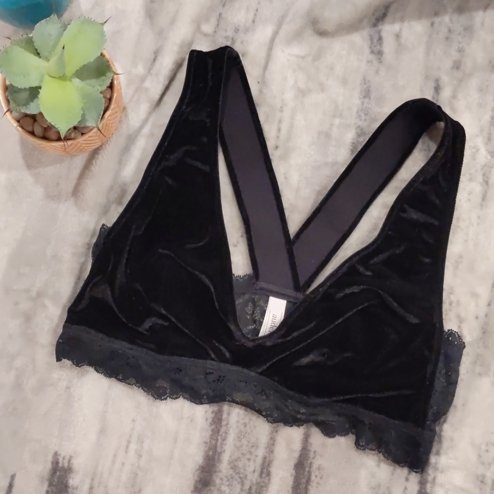 🖤NWOT Black velvet auden bralette 🖤